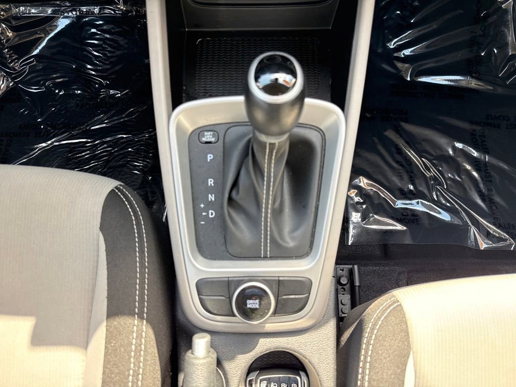 Used 2025 Hyundai Venue SEL image 27