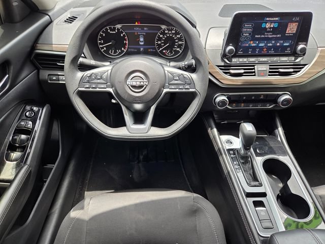 Used 2023 Nissan Altima 2.5 SV AWD/4WD image 16