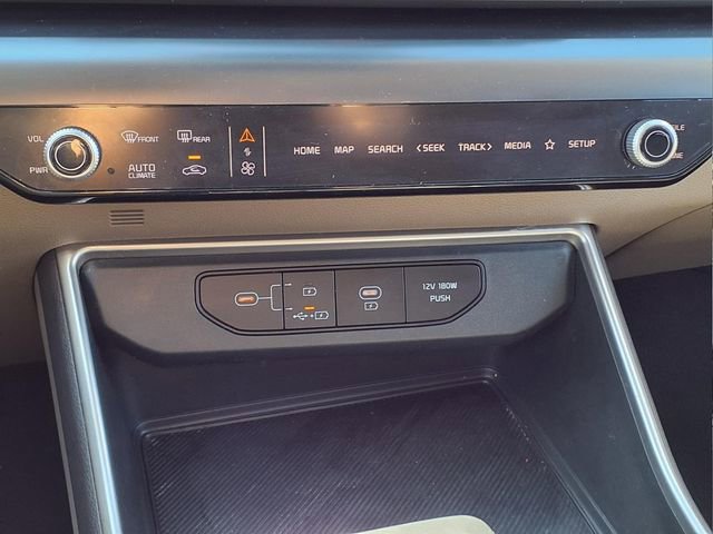 Used 2025 Kia Carnival image 21
