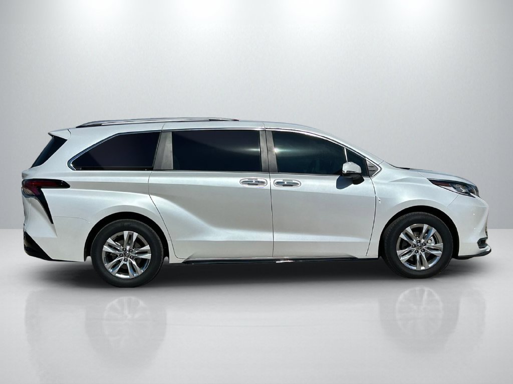 Used 2026 Toyota Sienna Limited AWD/4WD image 4