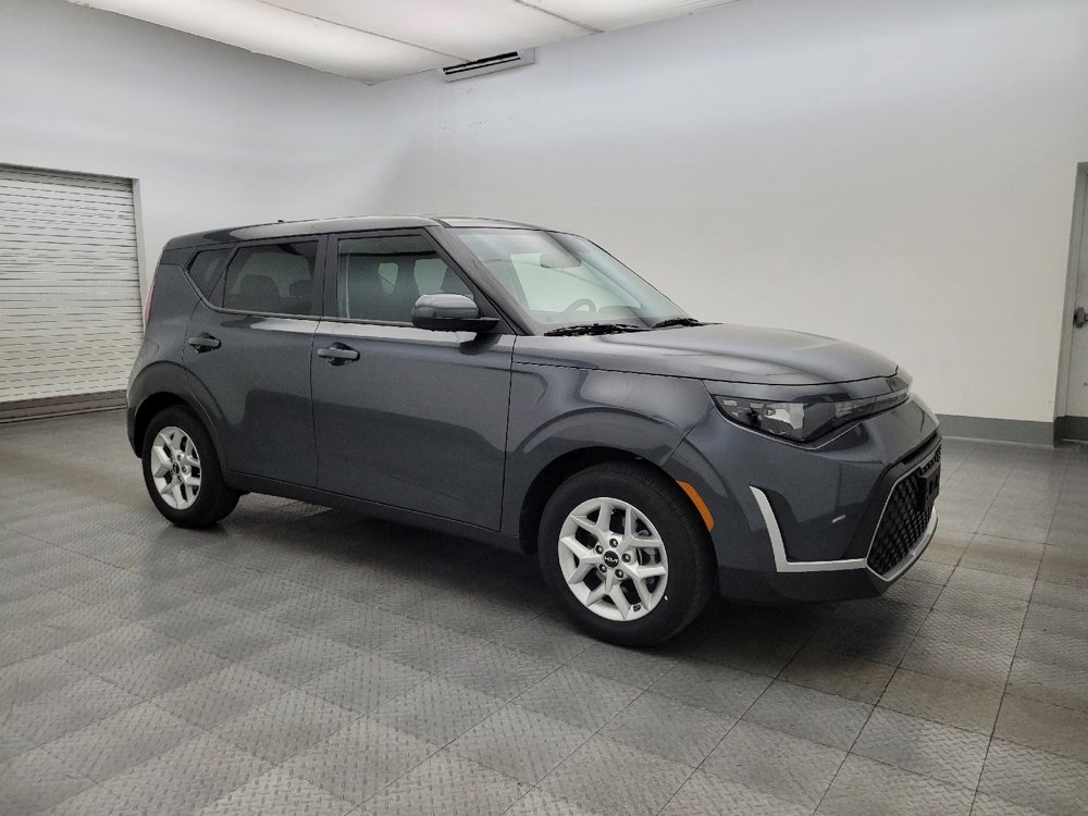 Used 2025 Kia Soul LX image 11