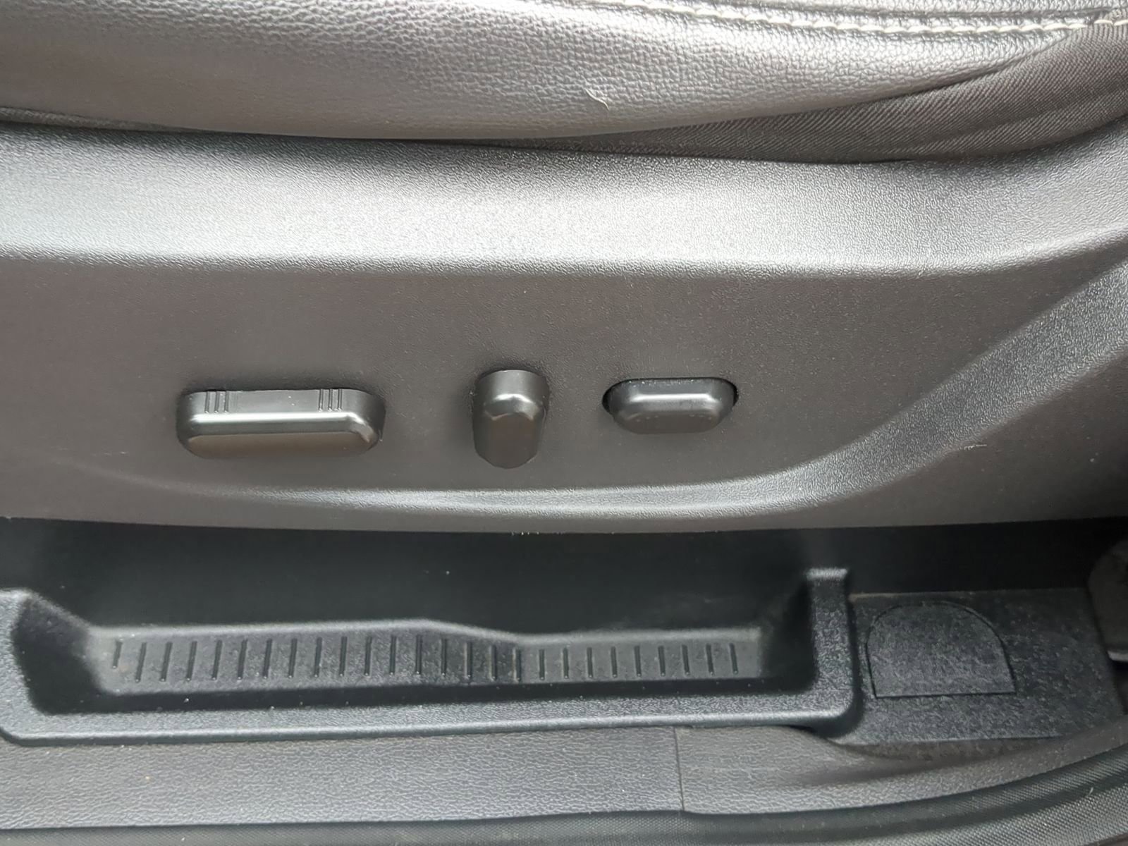 Used 2017 Ford Escape Titanium w/ Canadian Touring Package image 22