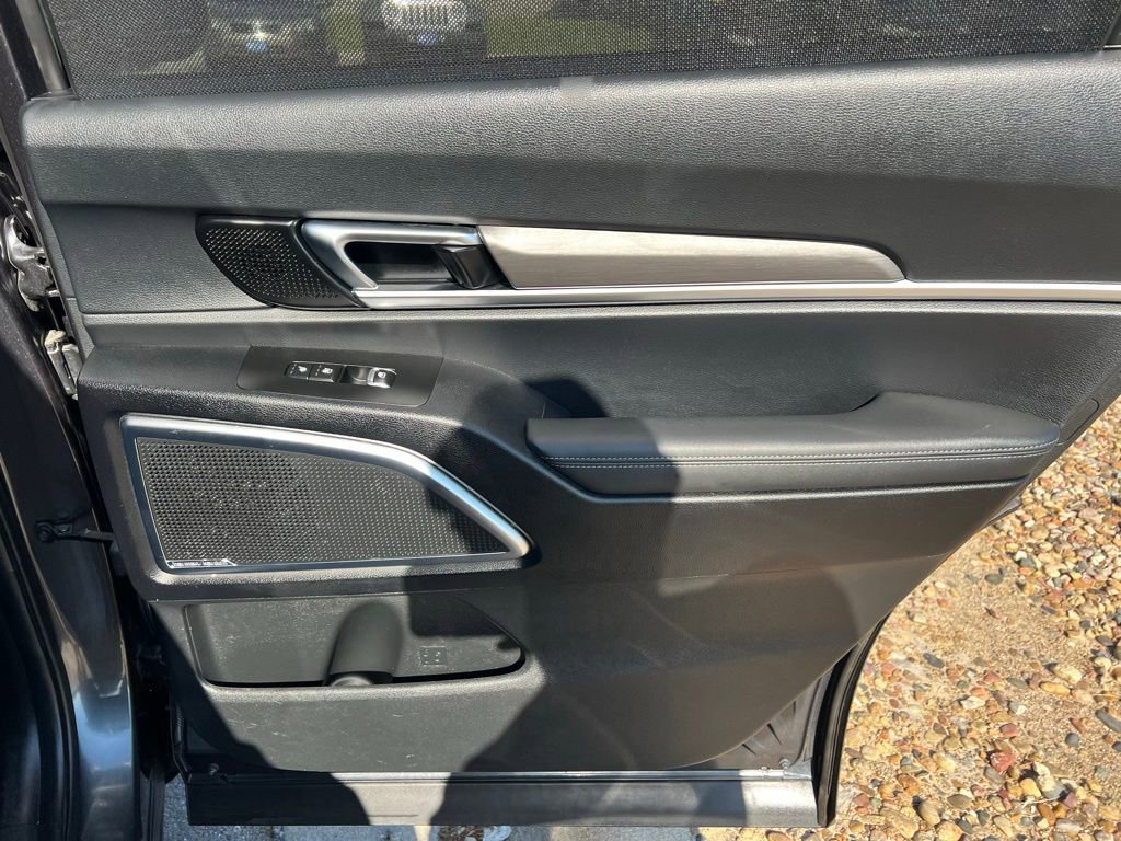Used 2023 Kia Telluride AWD image 29