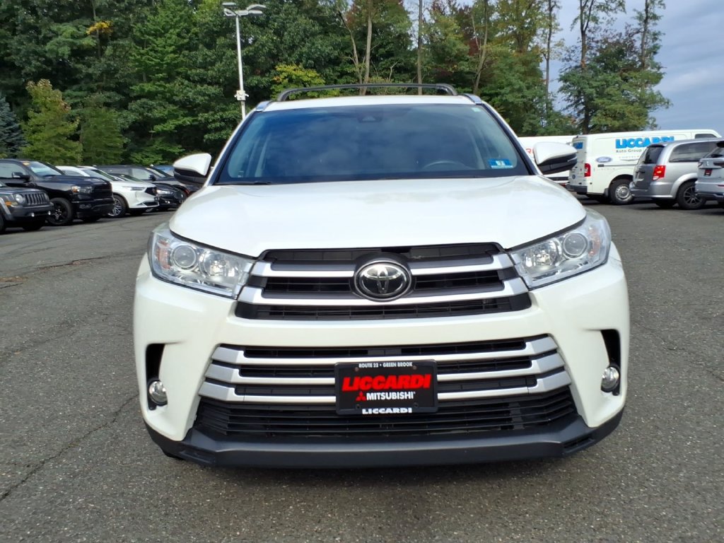 Used 2018 Toyota Highlander XLE w/ Protection Package #3 AWD/4WD image 2