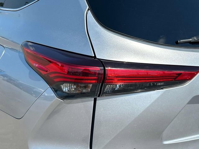 Used 2021 Toyota Highlander XLE image 11