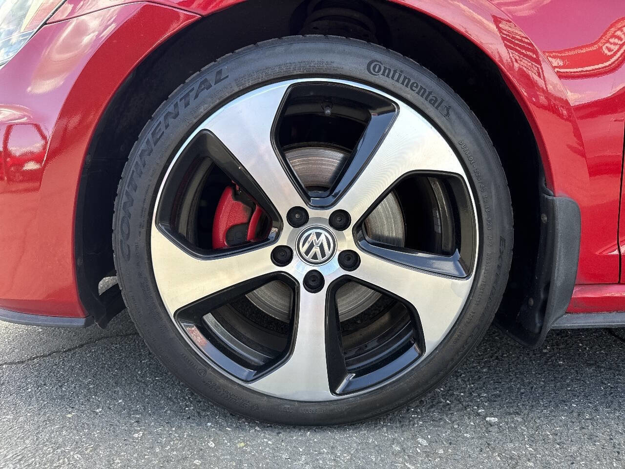 Used 2015 Volkswagen Golf 4-Door image 2