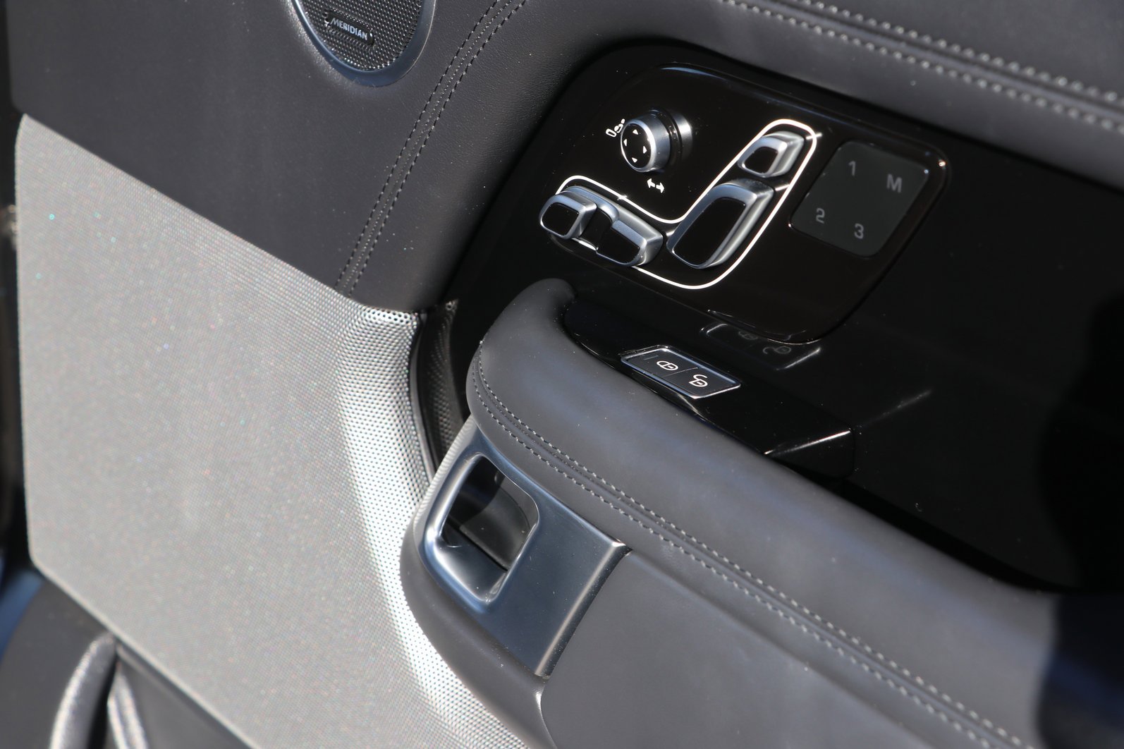 Used 2020 Land Rover Range Rover HSE image 40