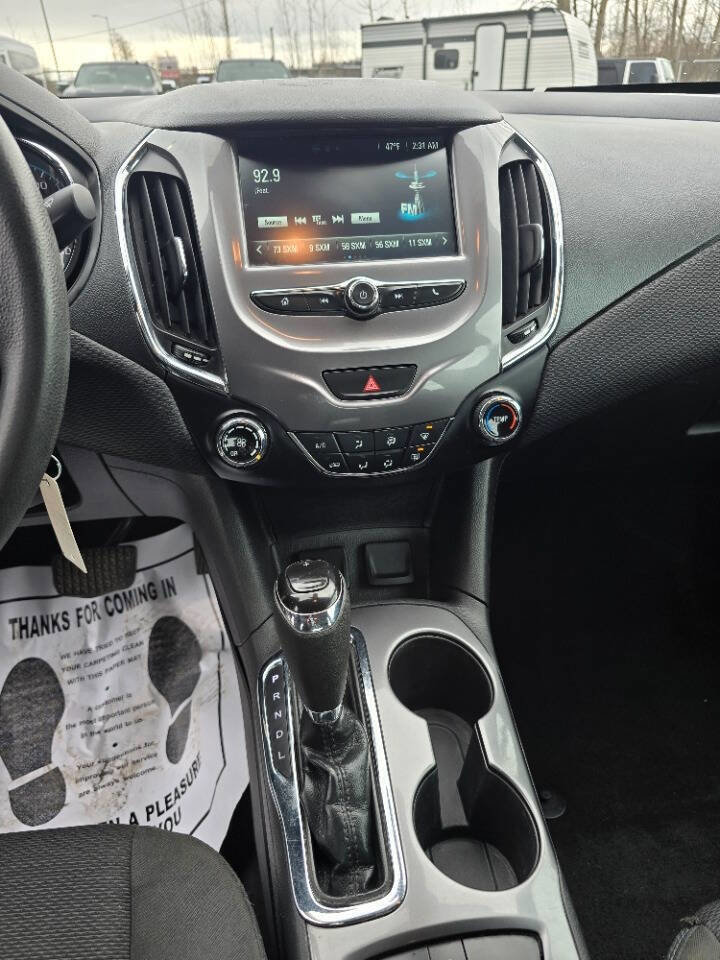 Used 2016 Chevrolet Cruze LT FWD image 13