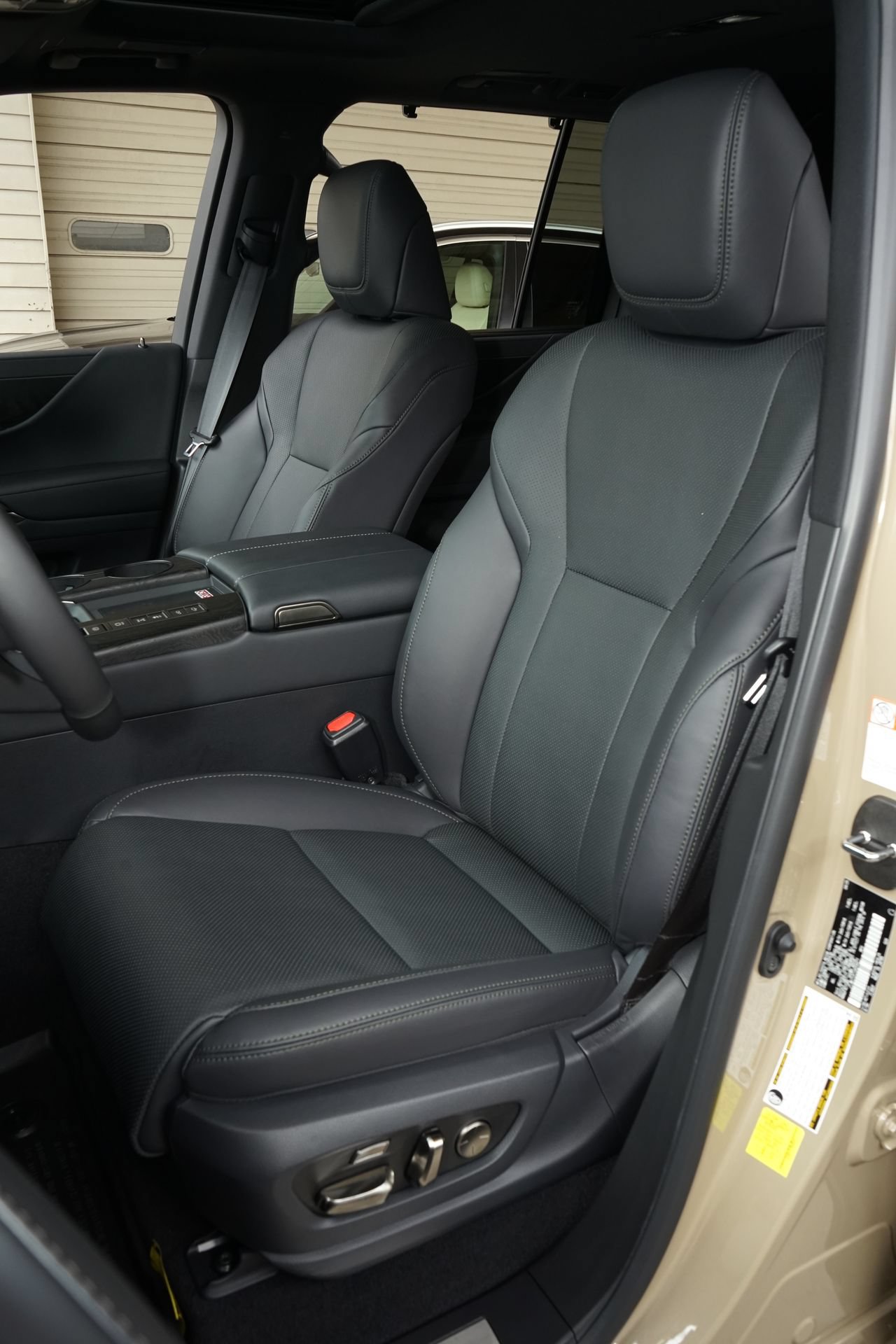 Used 2026 Lexus LX 700h Overtrail AWD/4WD image 9