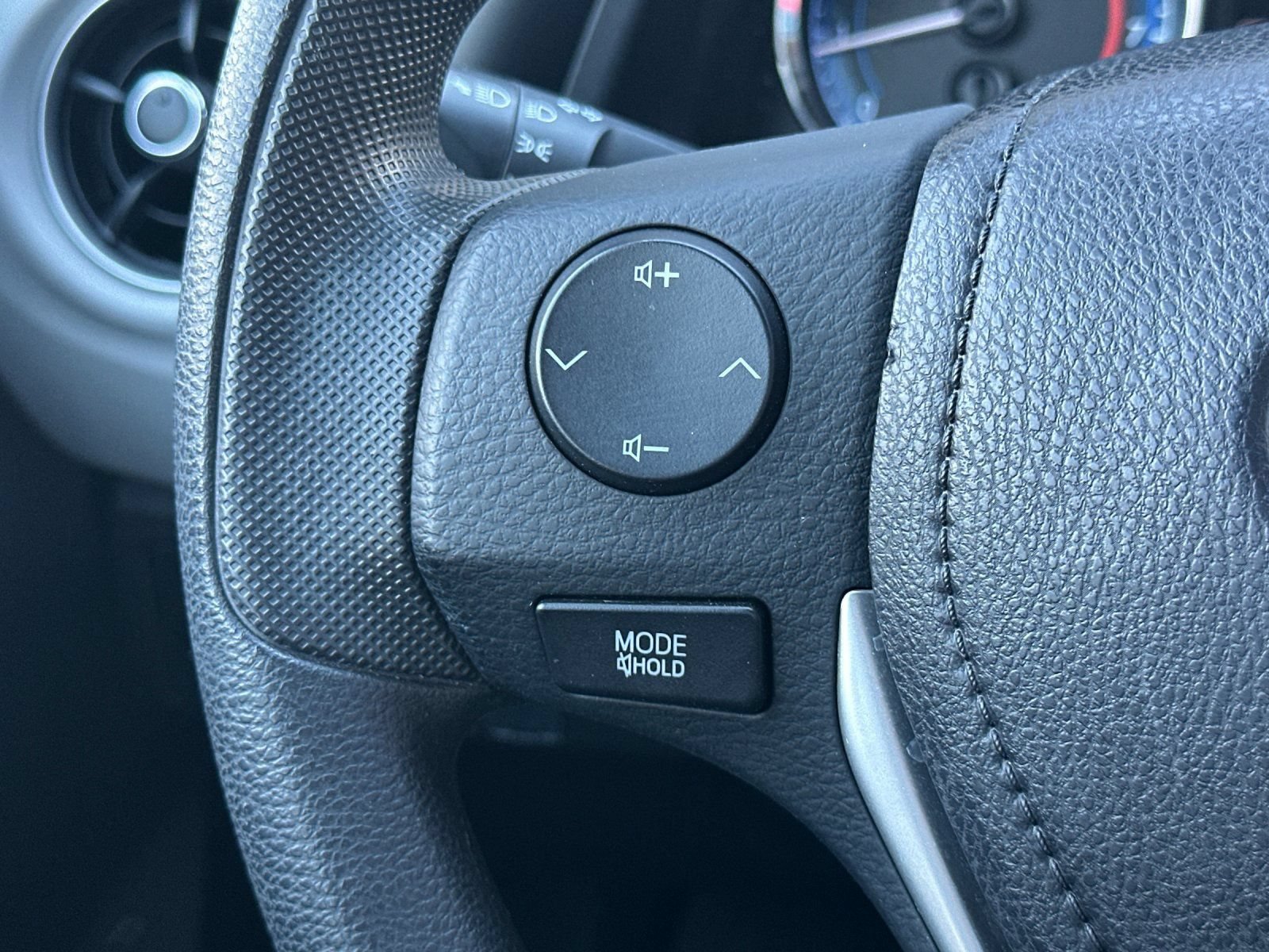 Used 2019 Toyota Corolla LE FWD image 23