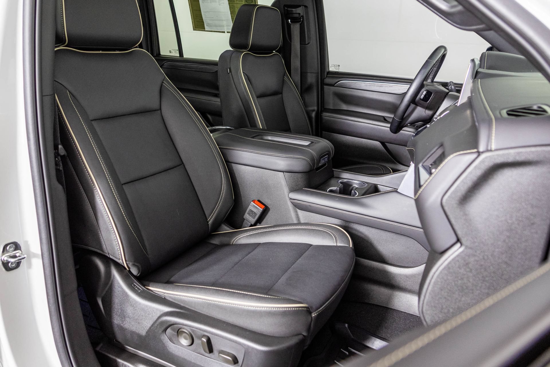 Used 2024 GMC Yukon XL SLT w/ SLT Luxury Package AWD/4WD image 51