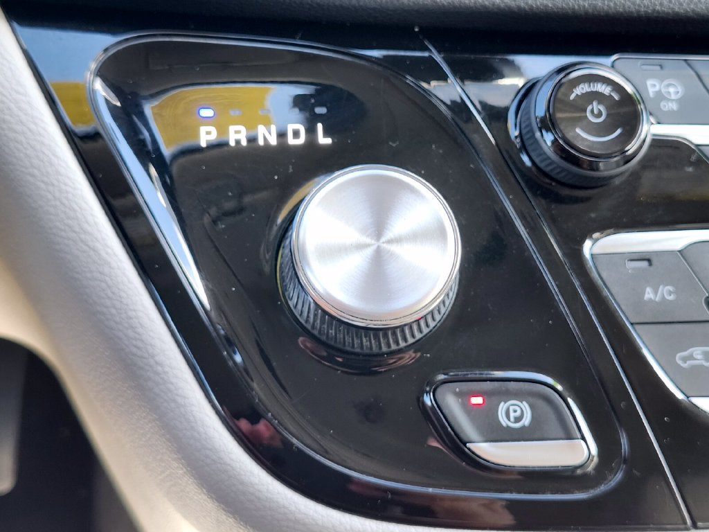 Used 2021 Chrysler Pacifica Touring-L w/ Uconnect Theater Family Group FWD image 28