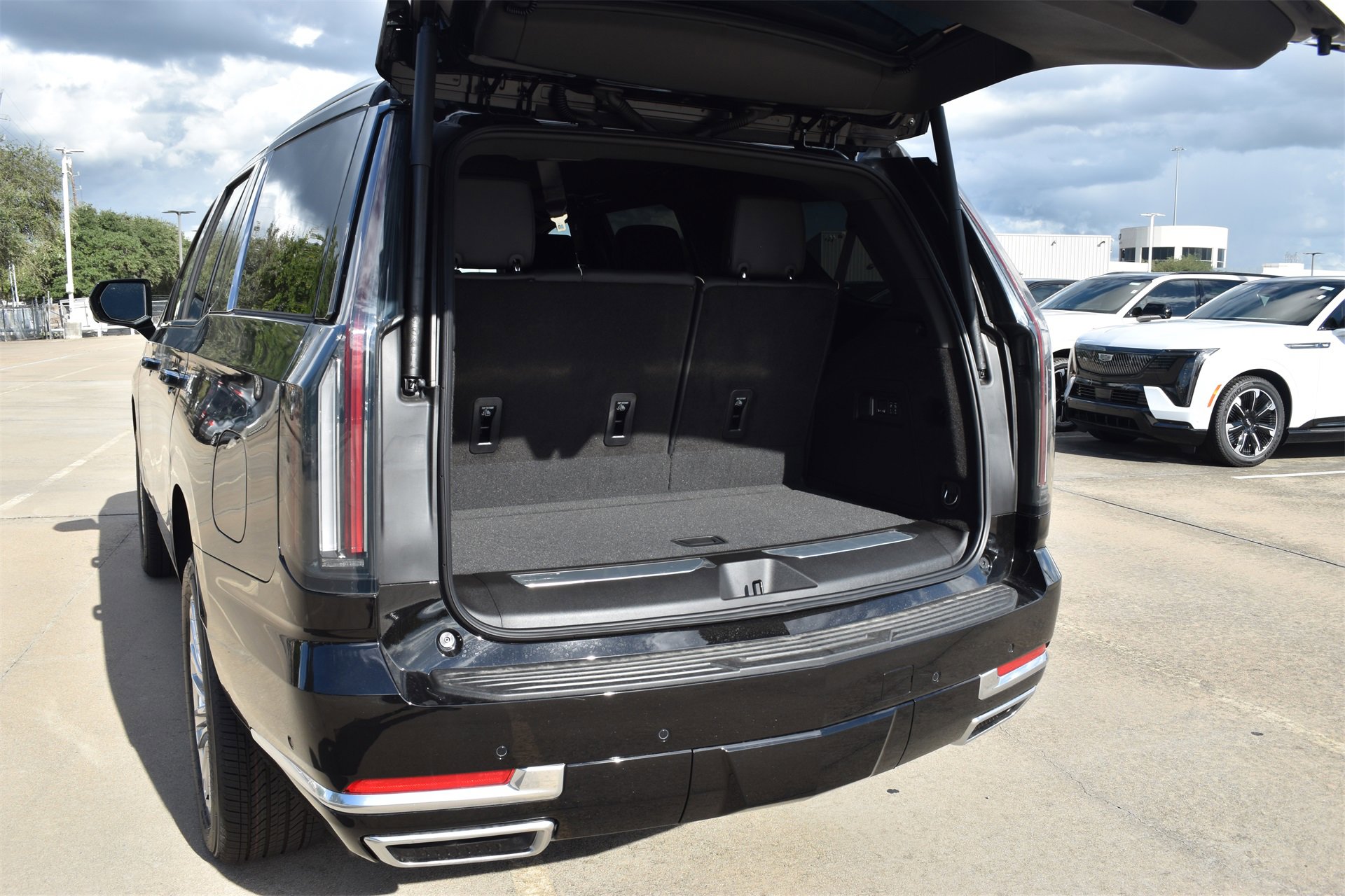 New 2025 Cadillac Escalade Premium Luxury image 24