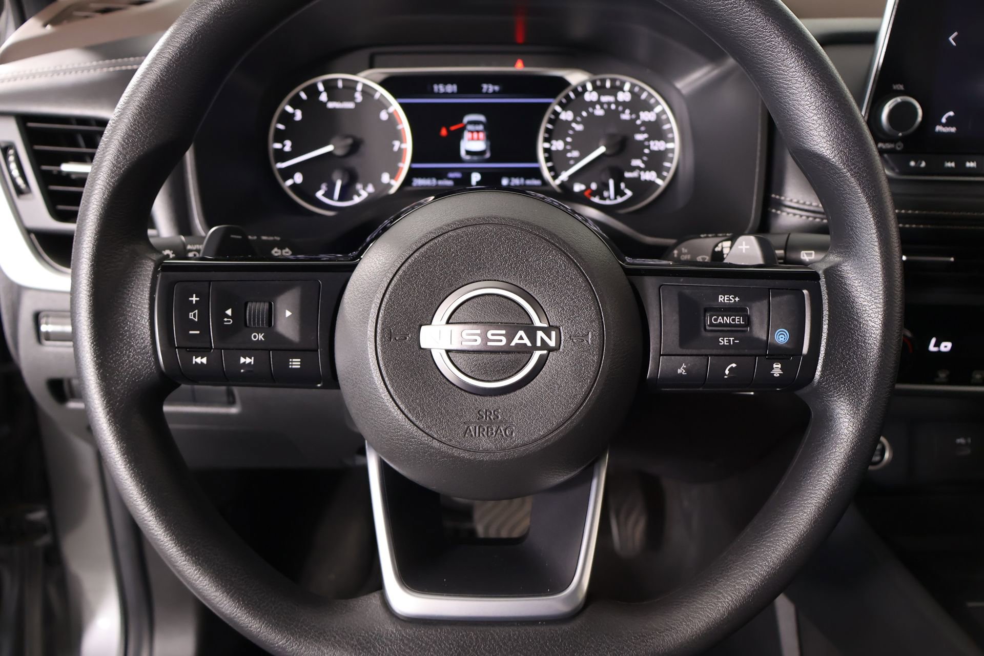 Used 2023 Nissan Rogue SV image 3