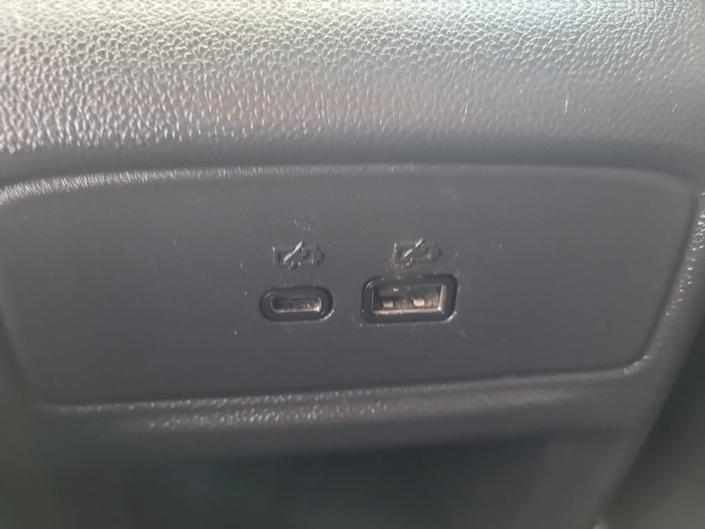 Used 2025 Chevrolet Trax LT FWD image 16