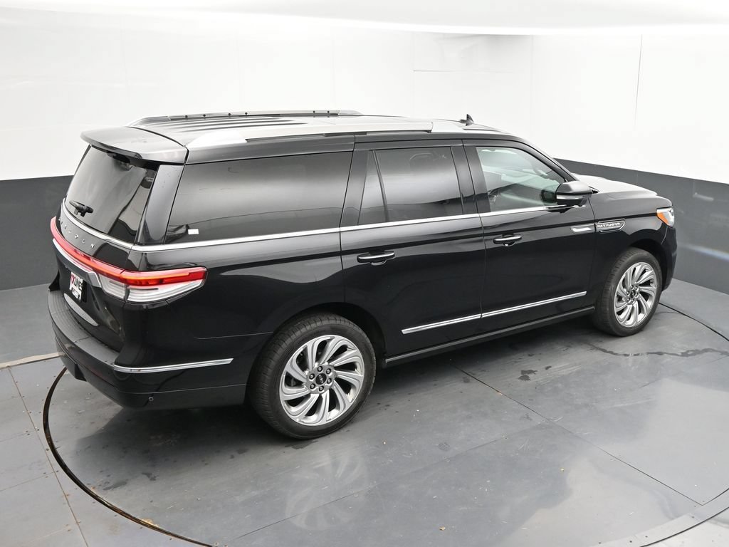 Used 2024 Lincoln Navigator Premiere AWD/4WD image 33