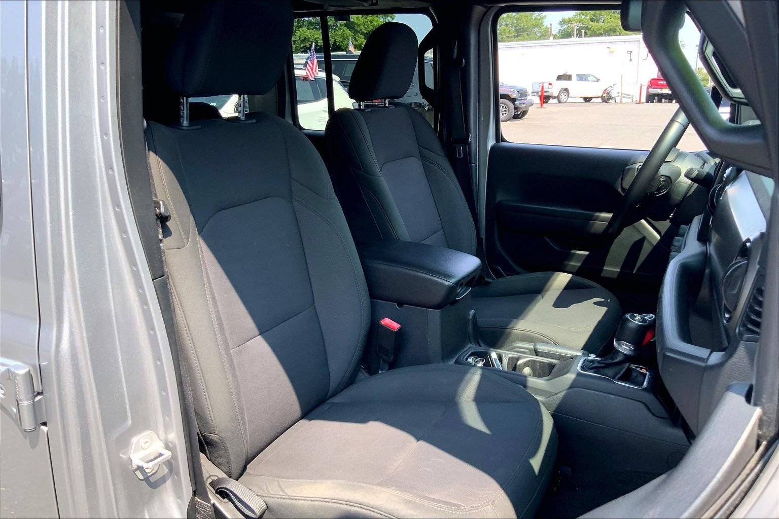 Used 2018 Jeep Wrangler Unlimited Sport S AWD/4WD image 7