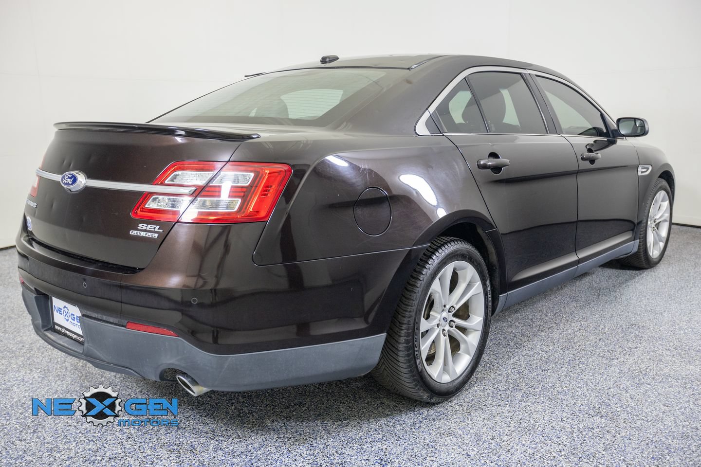 Used 2013 Ford Taurus SEL FWD image 7