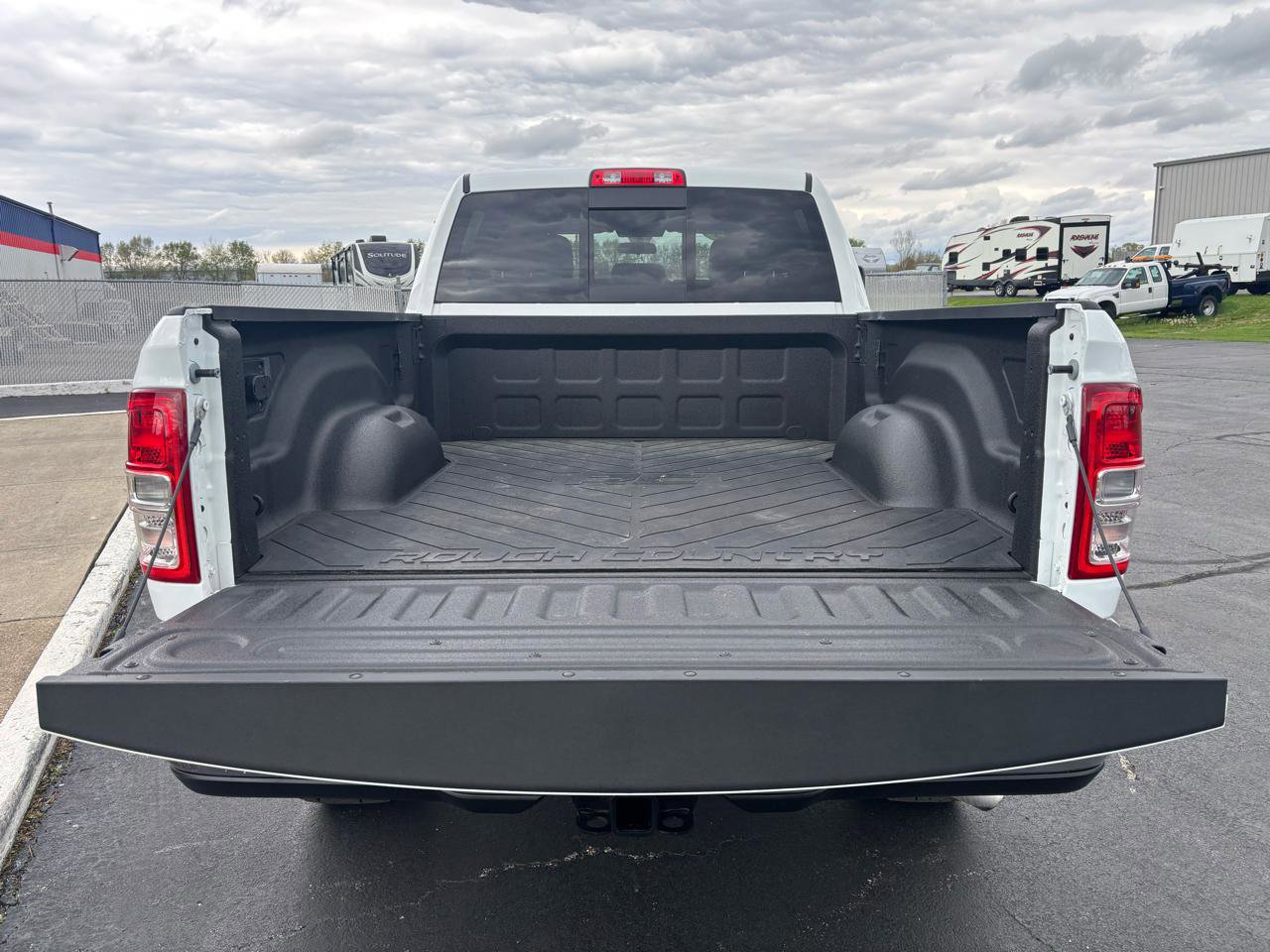 Used 2024 RAM 2500 Tradesman w/ Chrome Appearance Group AWD/4WD image 11