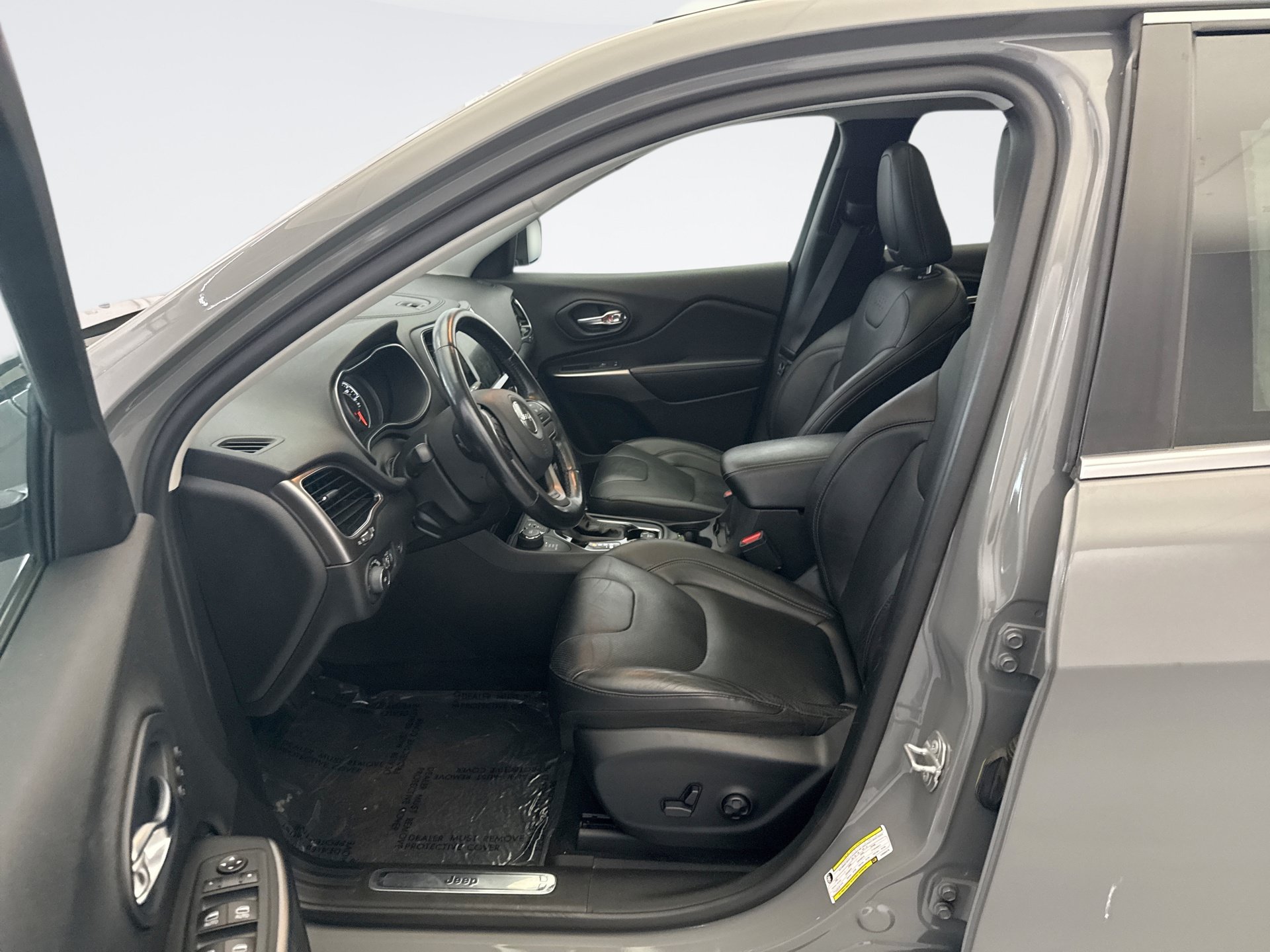Used 2020 Jeep Cherokee Limited AWD/4WD image 10
