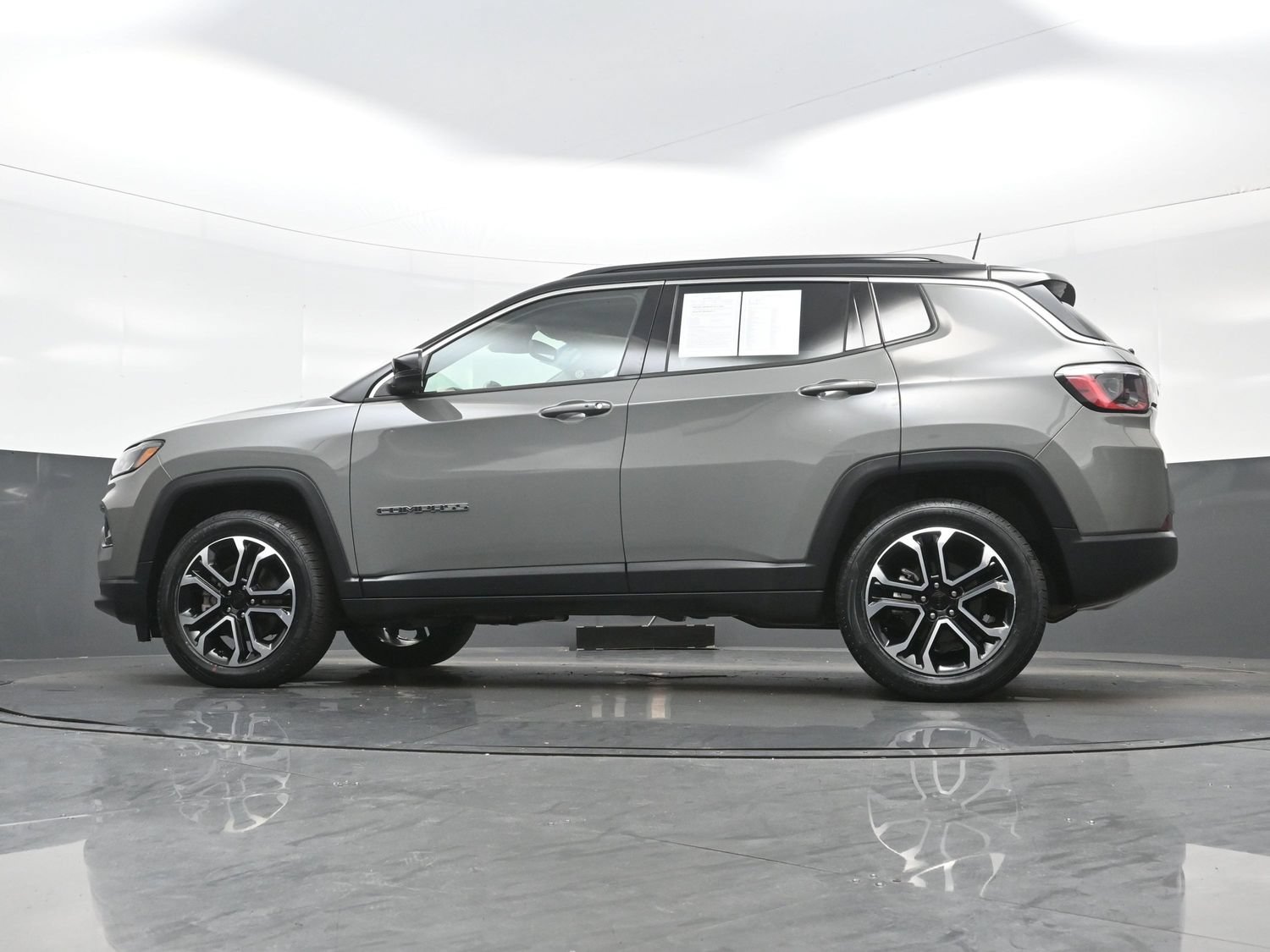 Used 2022 Jeep Compass Limited AWD/4WD image 30