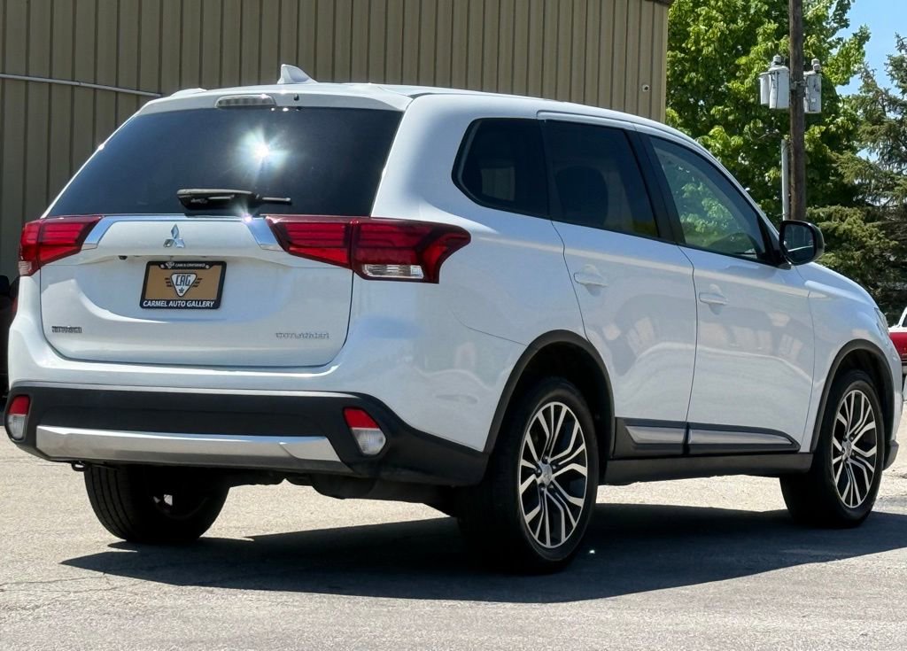 Used 2017 Mitsubishi Outlander ES AWD/4WD image 5