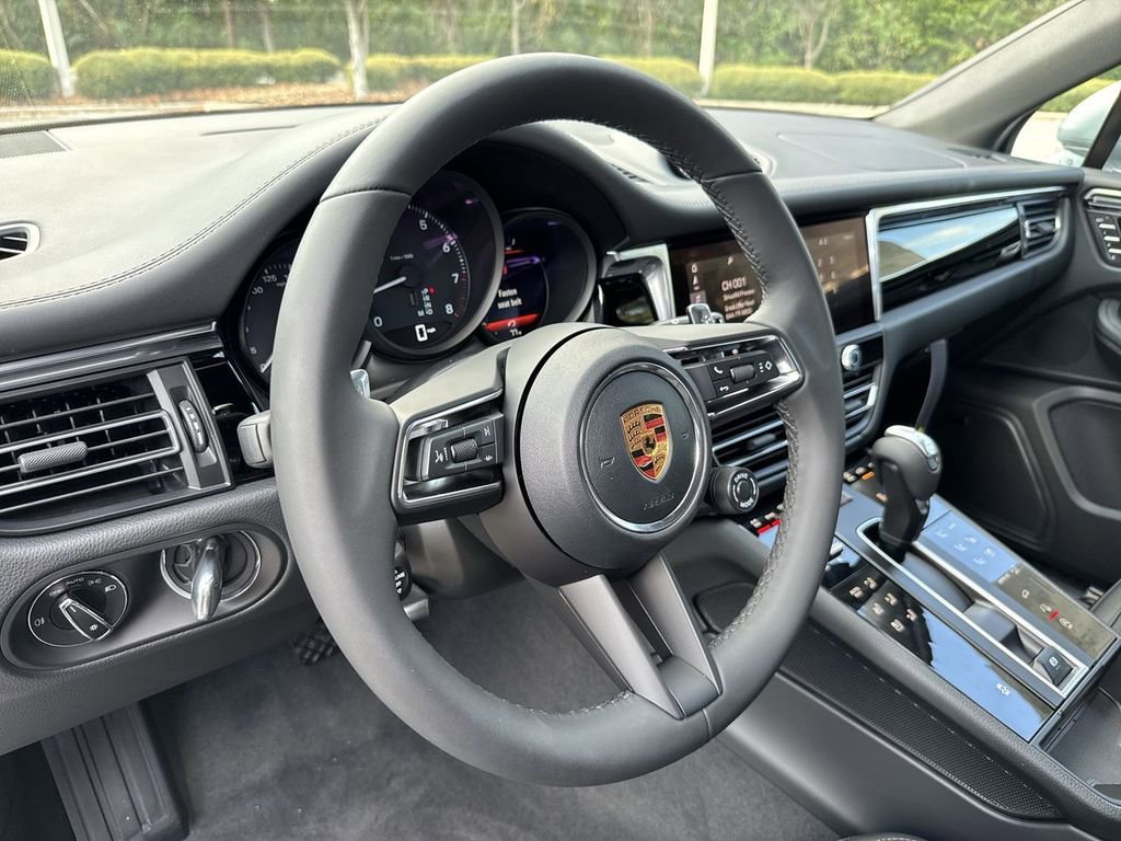 Certified 2026 Porsche Macan image 10