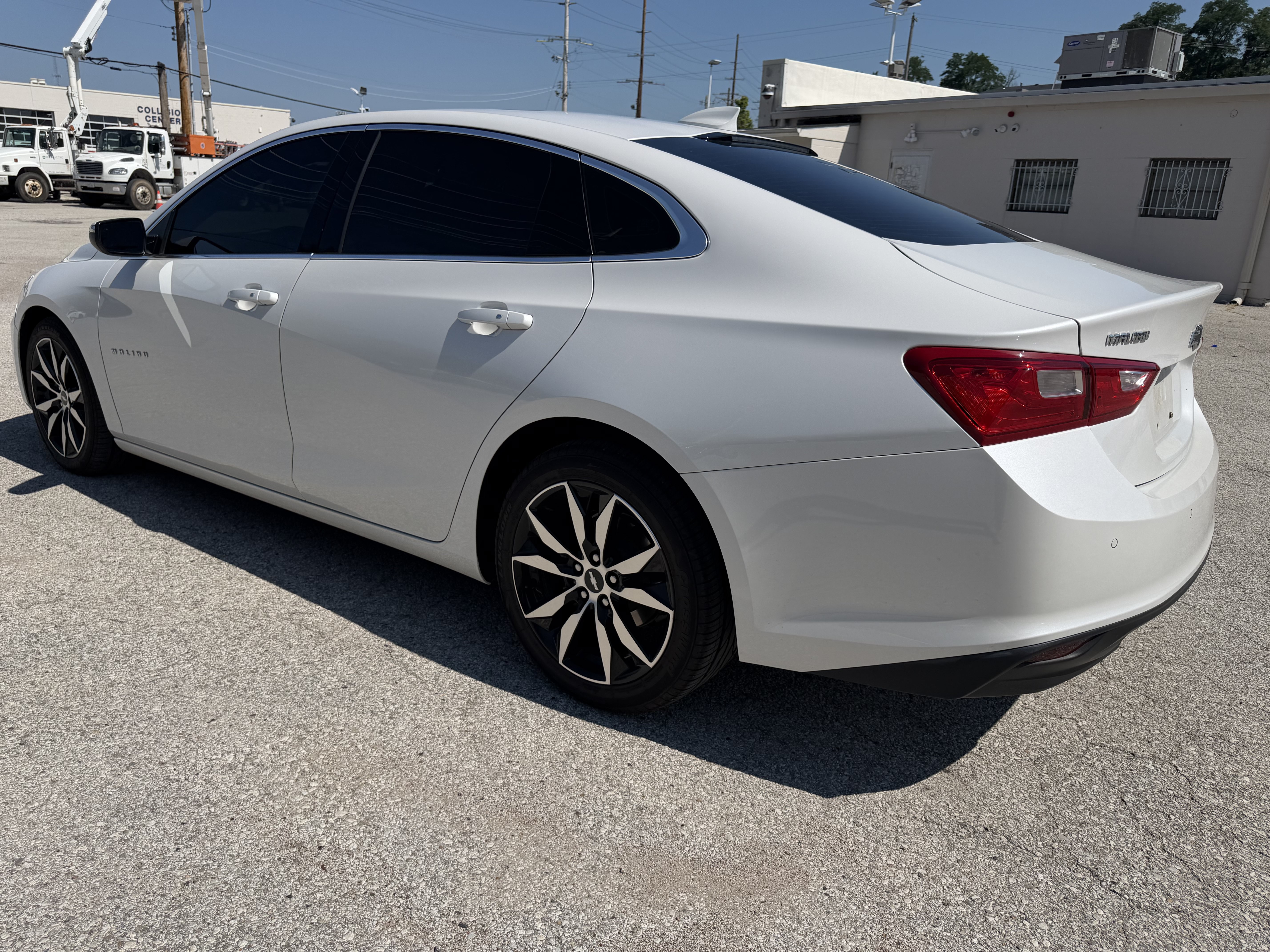 Used 2018 Chevrolet Malibu LT w/ Leather Package FWD image 5