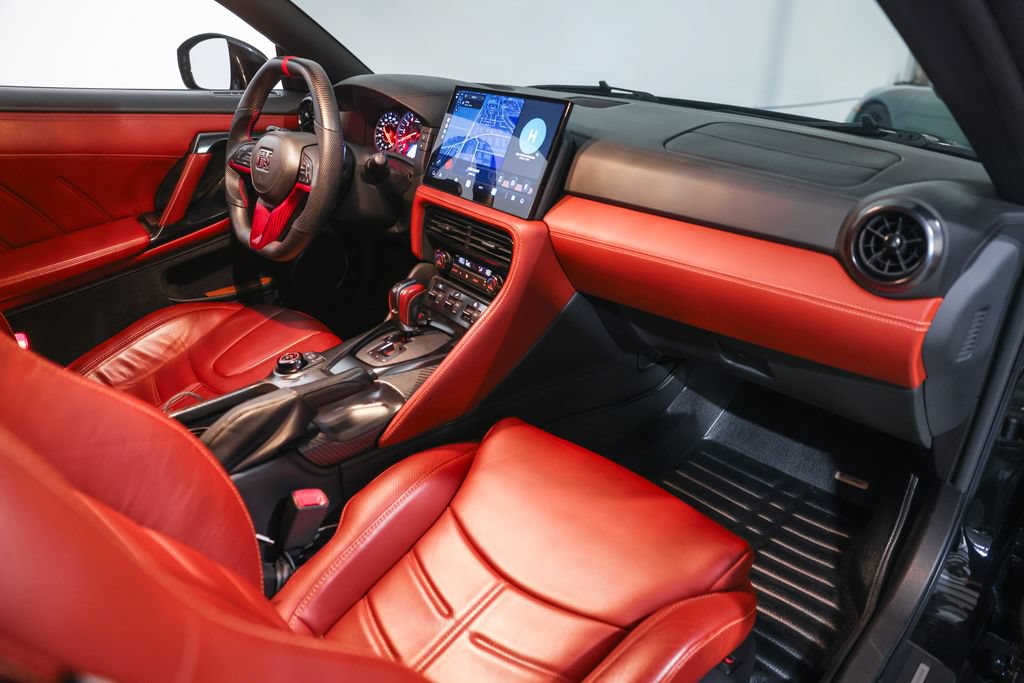 Used 2017 Nissan GT-R Premium AWD/4WD image 34