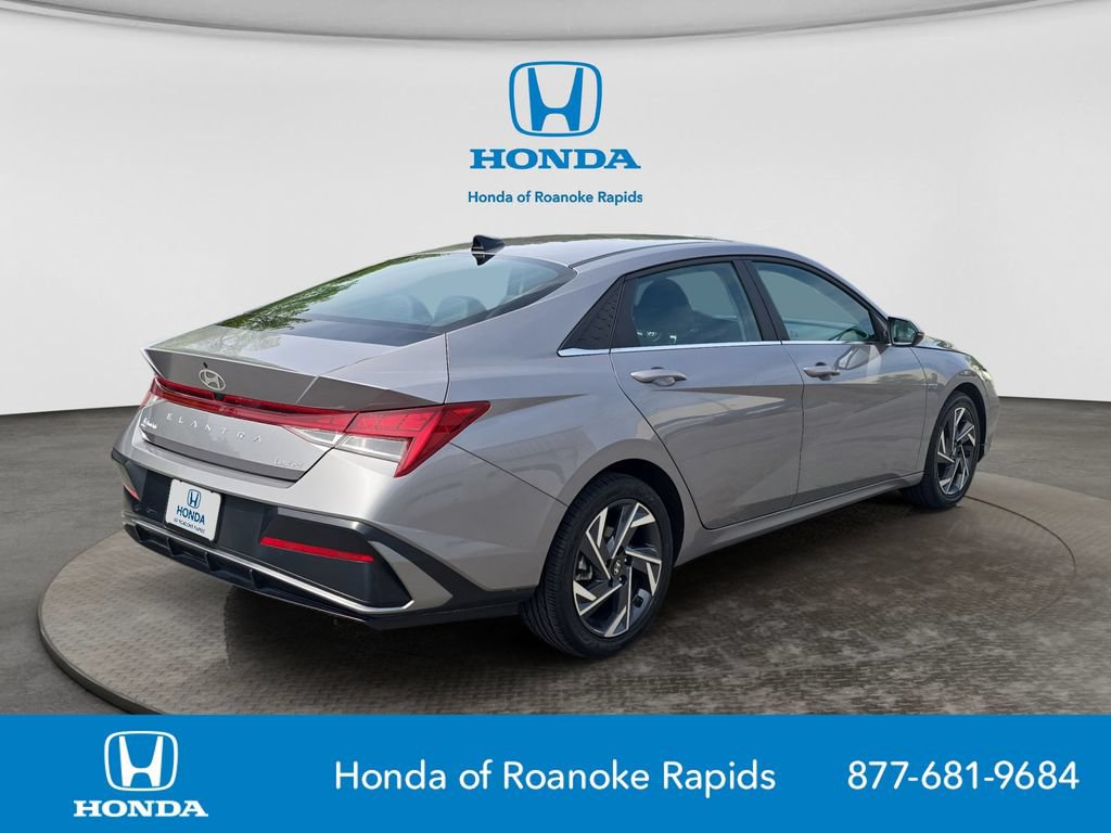 Used 2025 Hyundai Elantra Limited FWD image 5