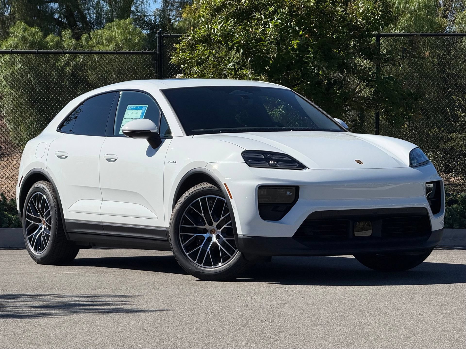 Used 2026 Porsche Macan Electric RWD image 9