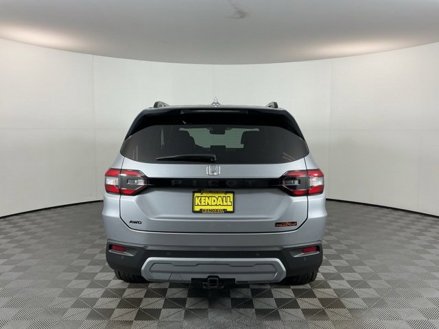 Used 2025 Honda Pilot TrailSport image 6