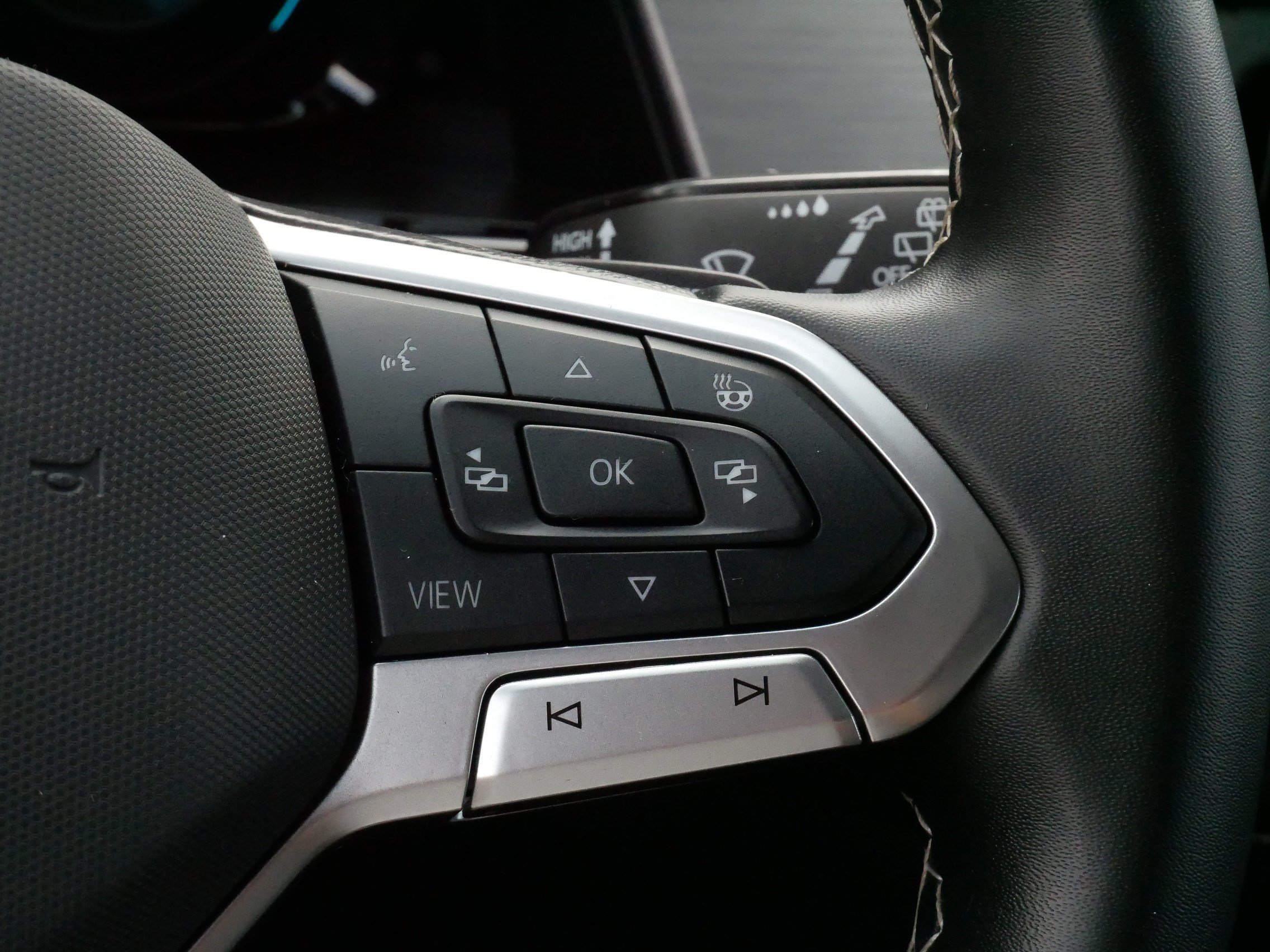 Certified 2024 Volkswagen Atlas Cross Sport SE w/ Panoramic Sunroof Package AWD/4WD image 25