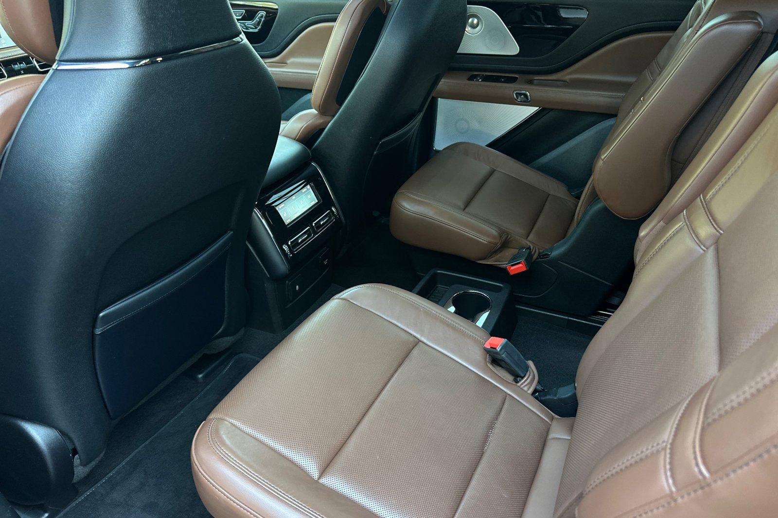 Used 2020 Lincoln Aviator Reserve w/ Equipment Group 202A AWD/4WD image 11