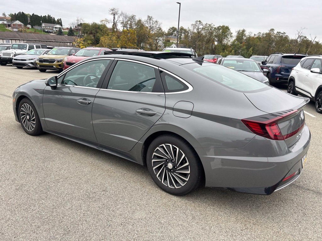Used 2023 Hyundai Sonata Limited w/ Cargo Package FWD image 4