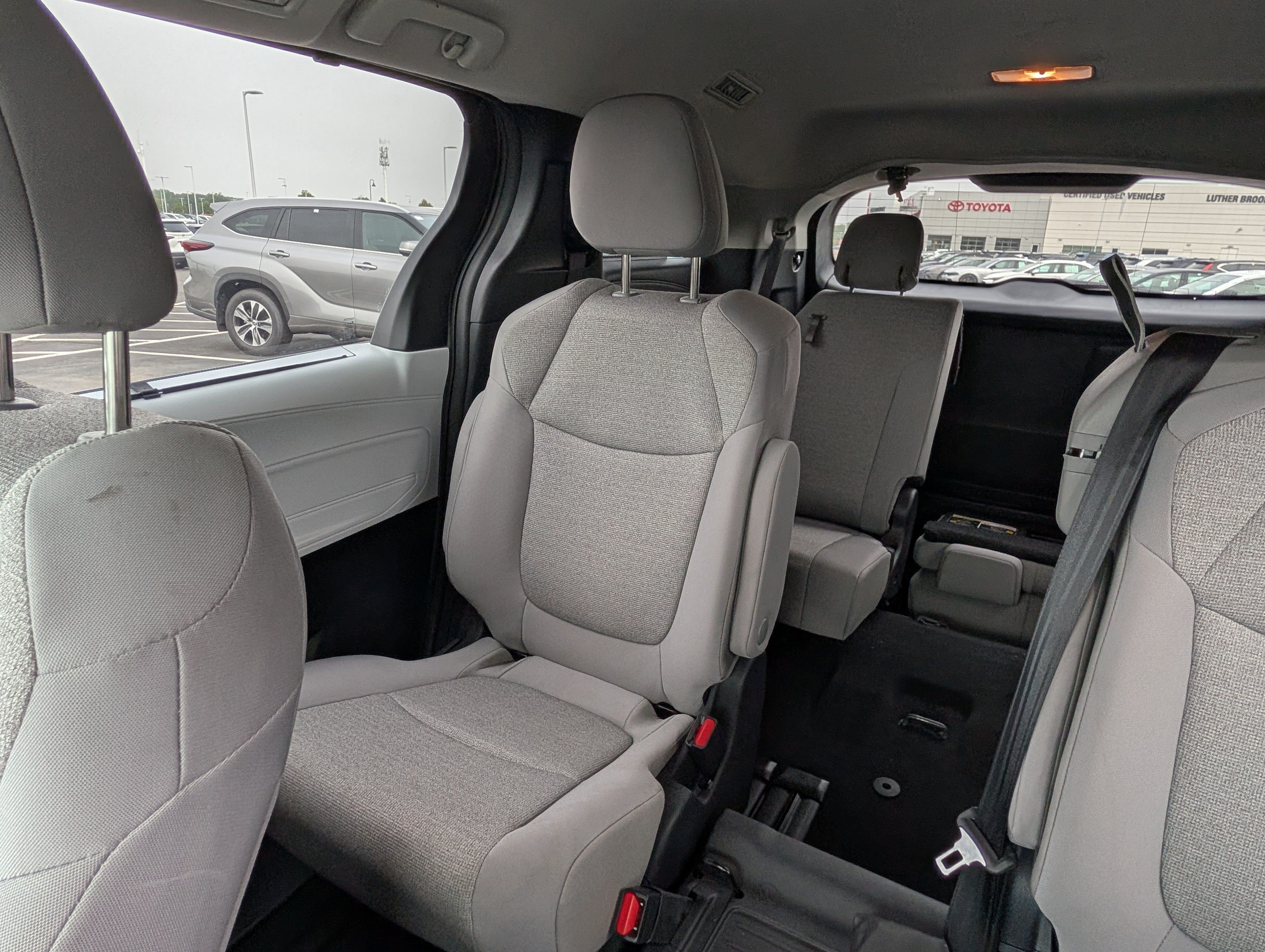 Certified 2026 Toyota Sienna LE FWD image 12