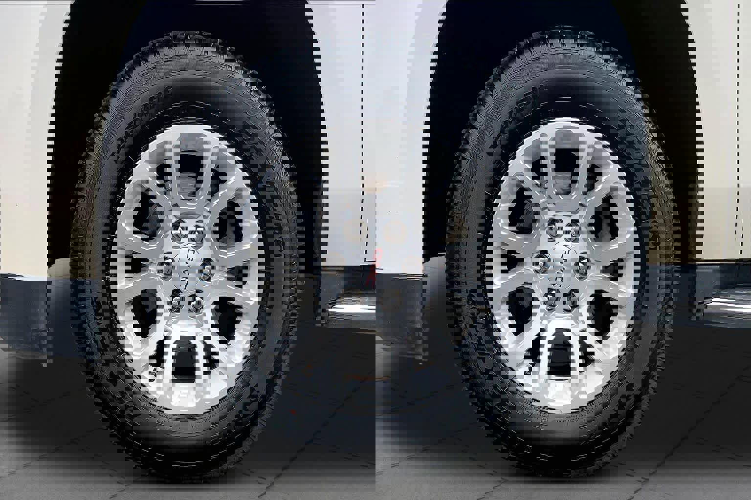 Used 2015 GMC Yukon XL SLT w/ Open Road Package AWD/4WD image 11