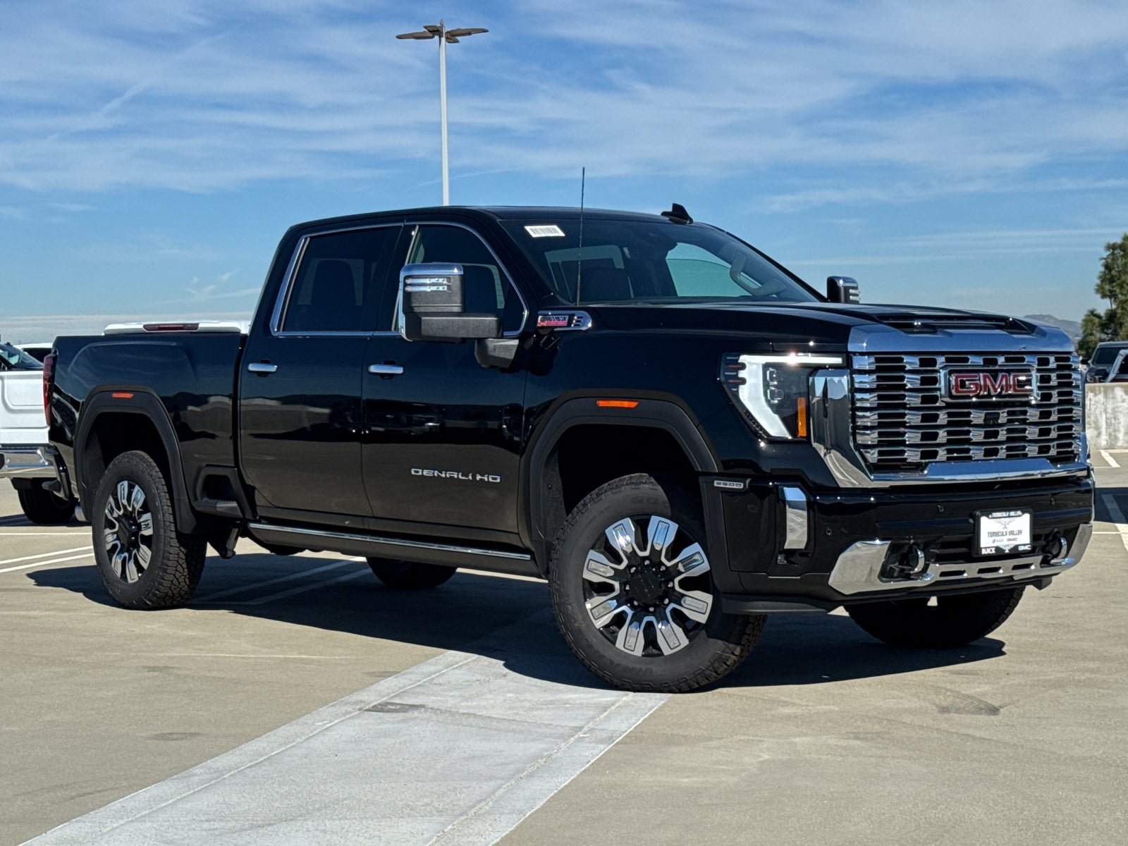 New 2026 GMC Sierra 2500 Denali w/ Denali Reserve Package AWD/4WD image 2