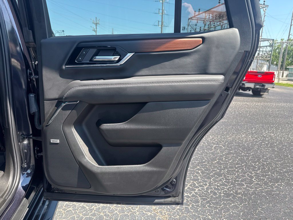 Used 2025 GMC Yukon Denali w/ Advanced Technology Package AWD/4WD image 25