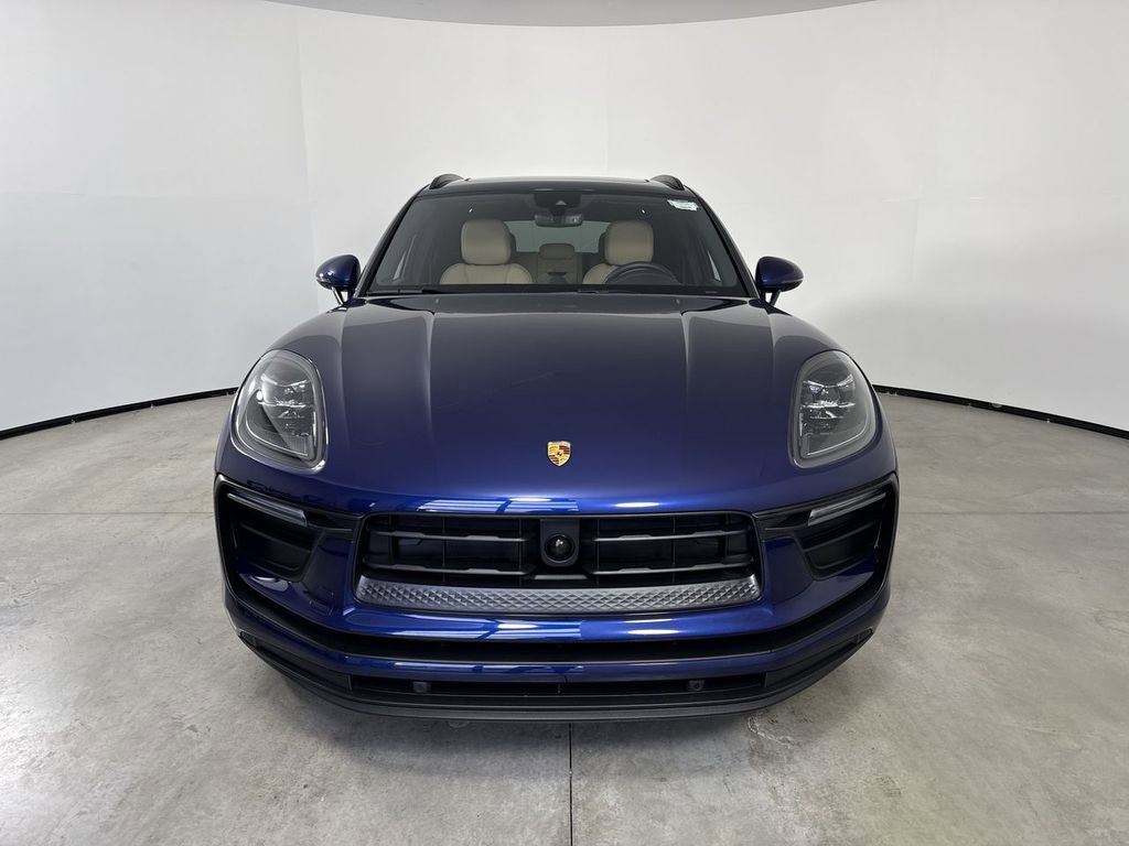 Certified 2025 Porsche Macan image 10