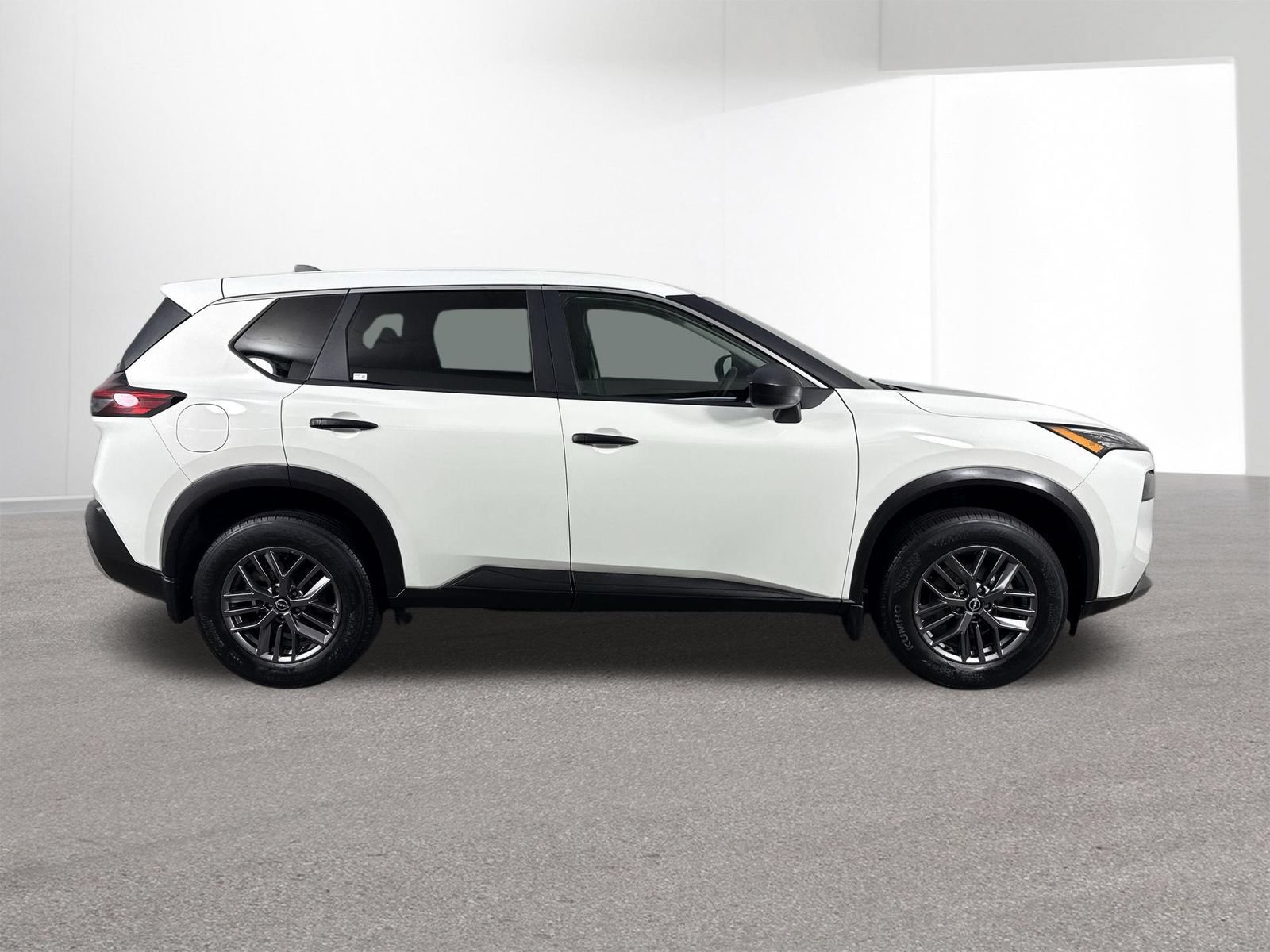 Used 2023 Nissan Rogue S AWD/4WD image 35