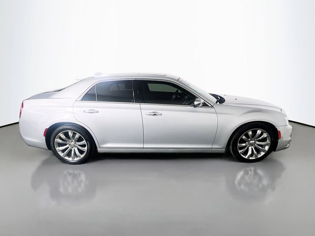 Used 2020 Chrysler 300 Limited RWD image 9