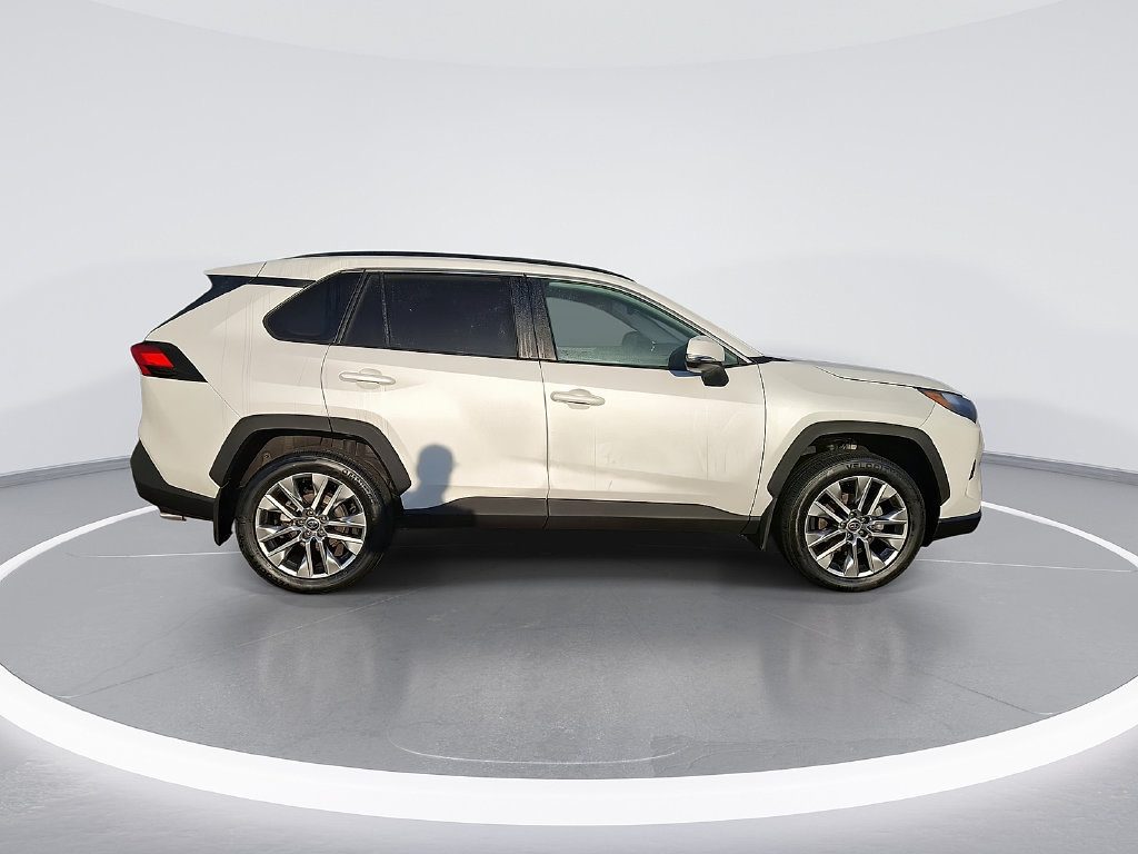Certified 2022 Toyota RAV4 XLE Premium AWD/4WD image 11