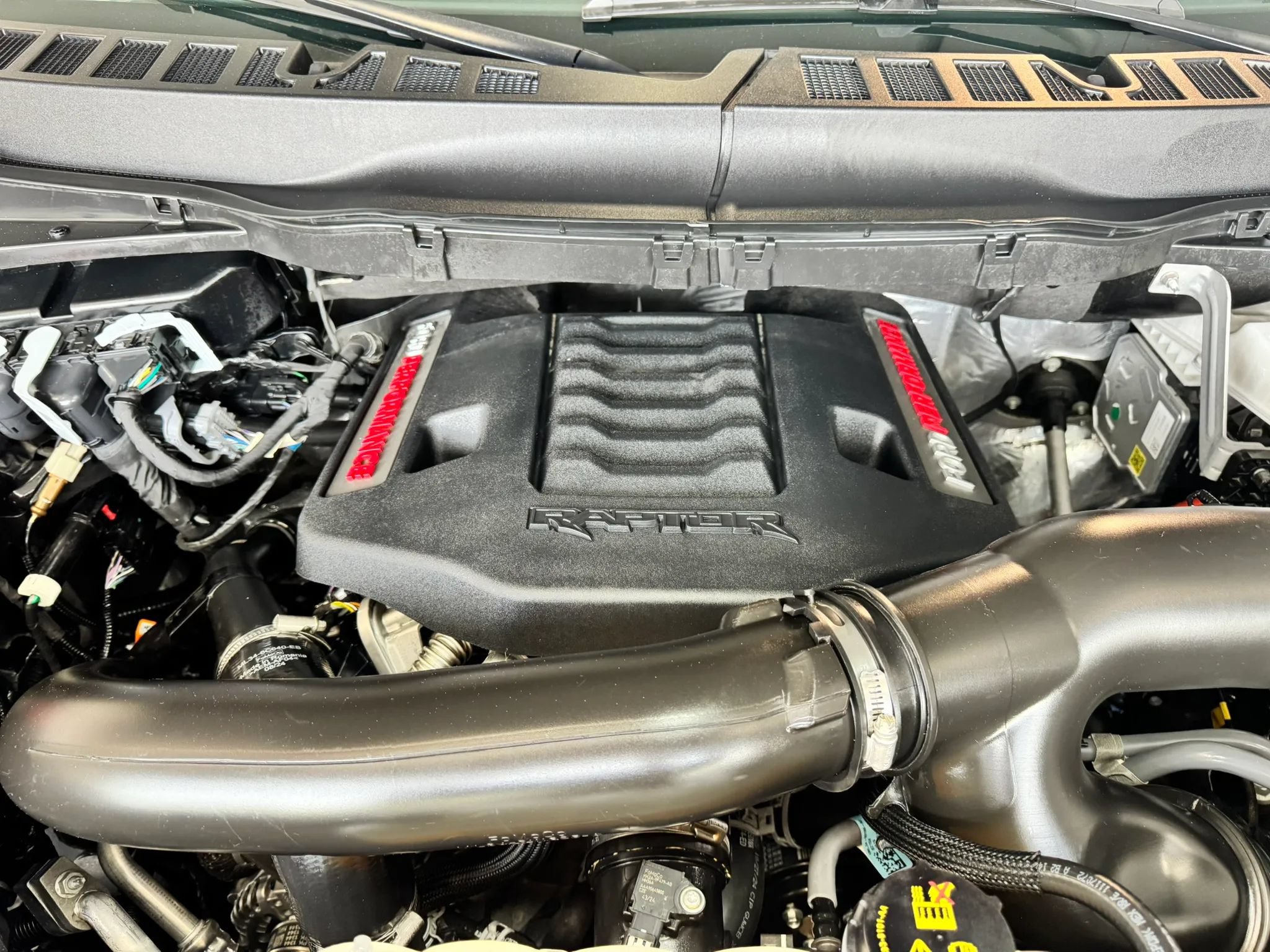 Used 2025 Ford F150 Raptor AWD/4WD image 79