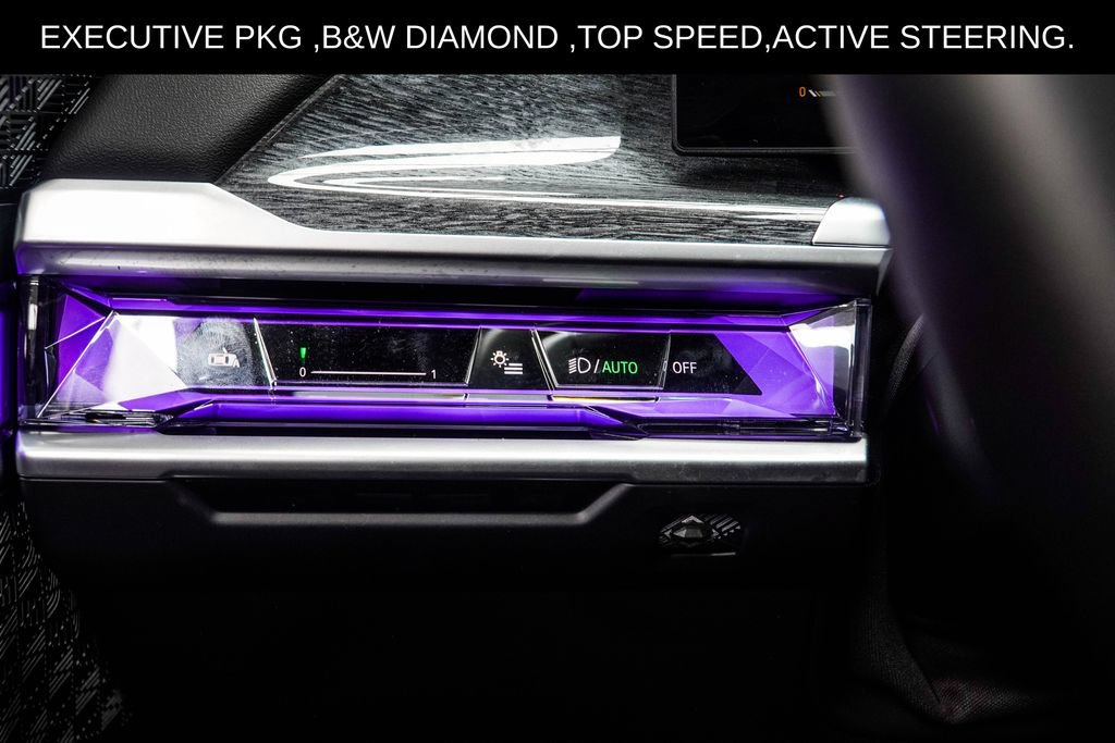 Used 2025 BMW 750e xDrive w/ Executive Package AWD/4WD image 42