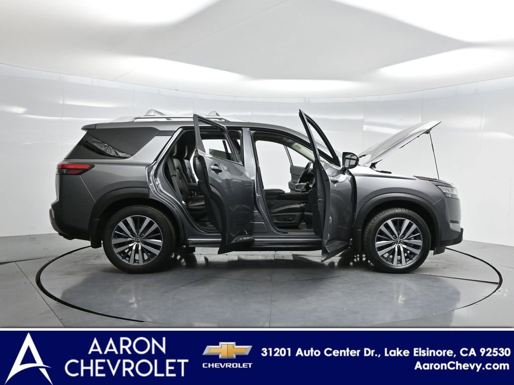 Used 2022 Nissan Pathfinder Platinum w/ Cargo Package image 3