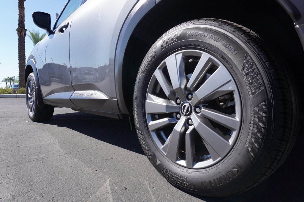 Certified 2025 Nissan Pathfinder SV FWD image 6