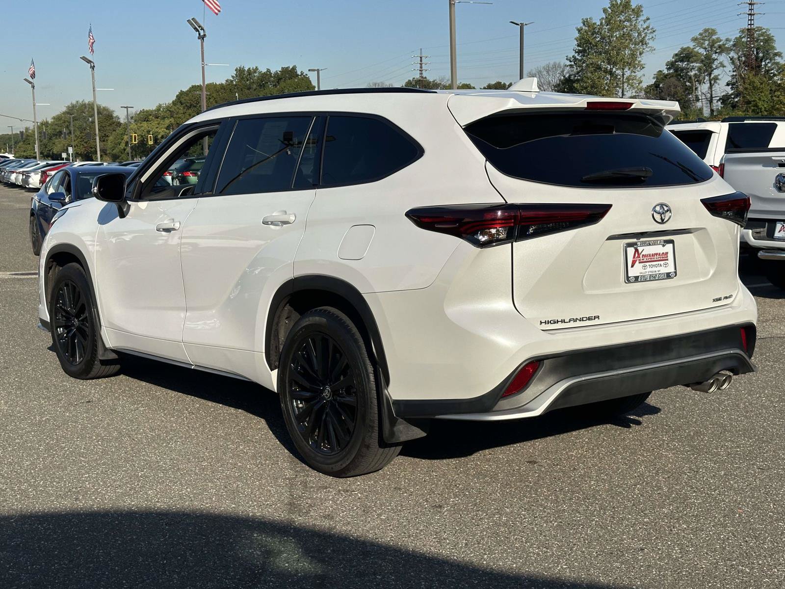 Used 2024 Toyota Highlander XSE AWD/4WD image 7