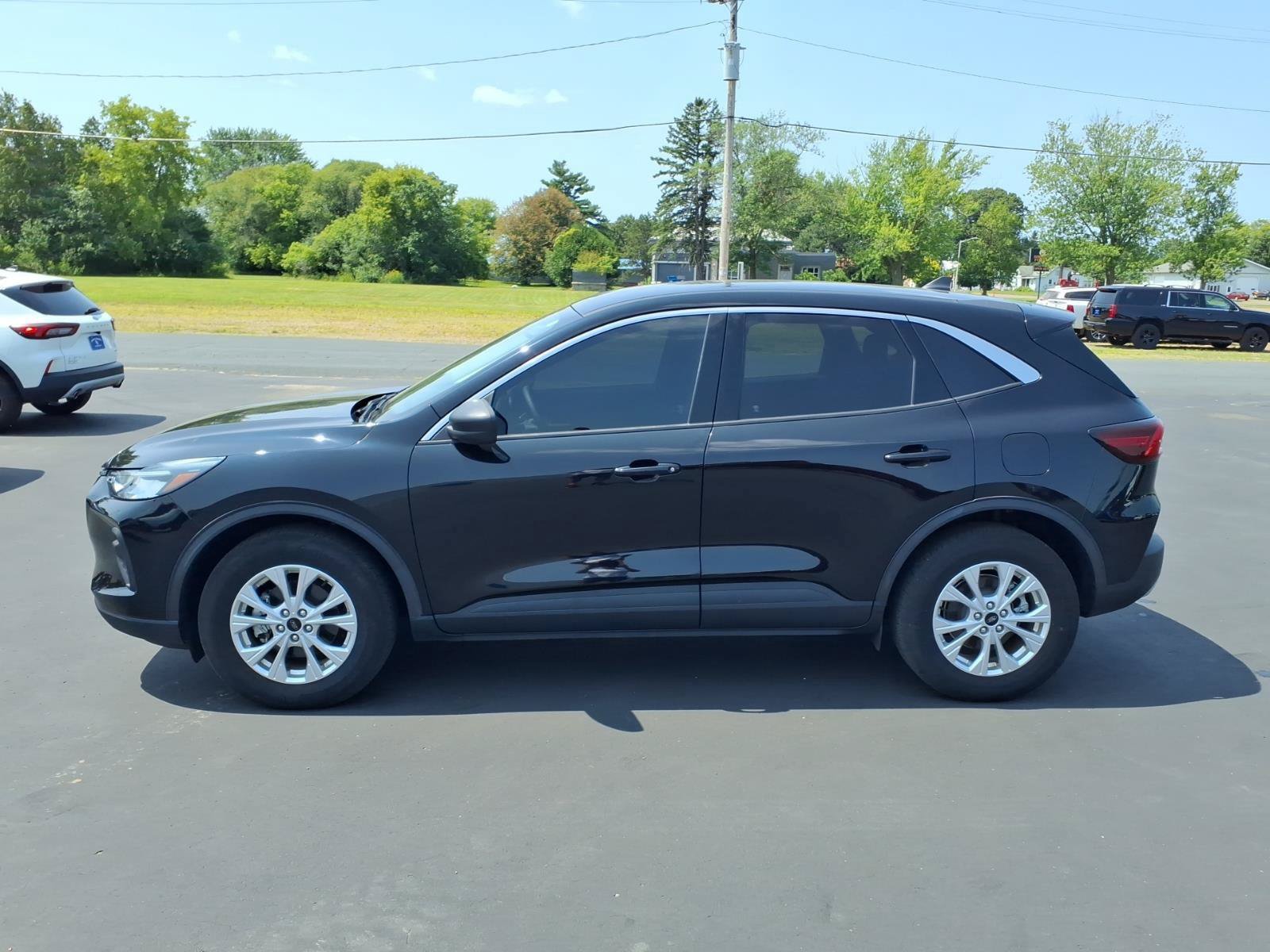 Used 2023 Ford Escape Active w/ Tech Pack #1 AWD/4WD image 2