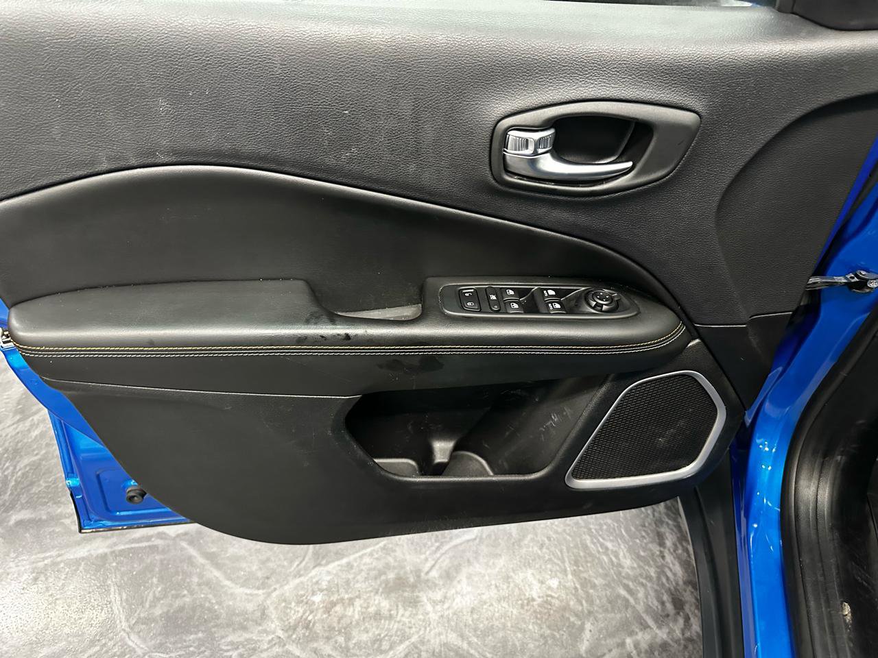 Used 2018 Jeep Compass Latitude w/ Popular Equipment Group AWD/4WD image 9